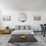 Deluxe Apartment With Terrace Over Harrods