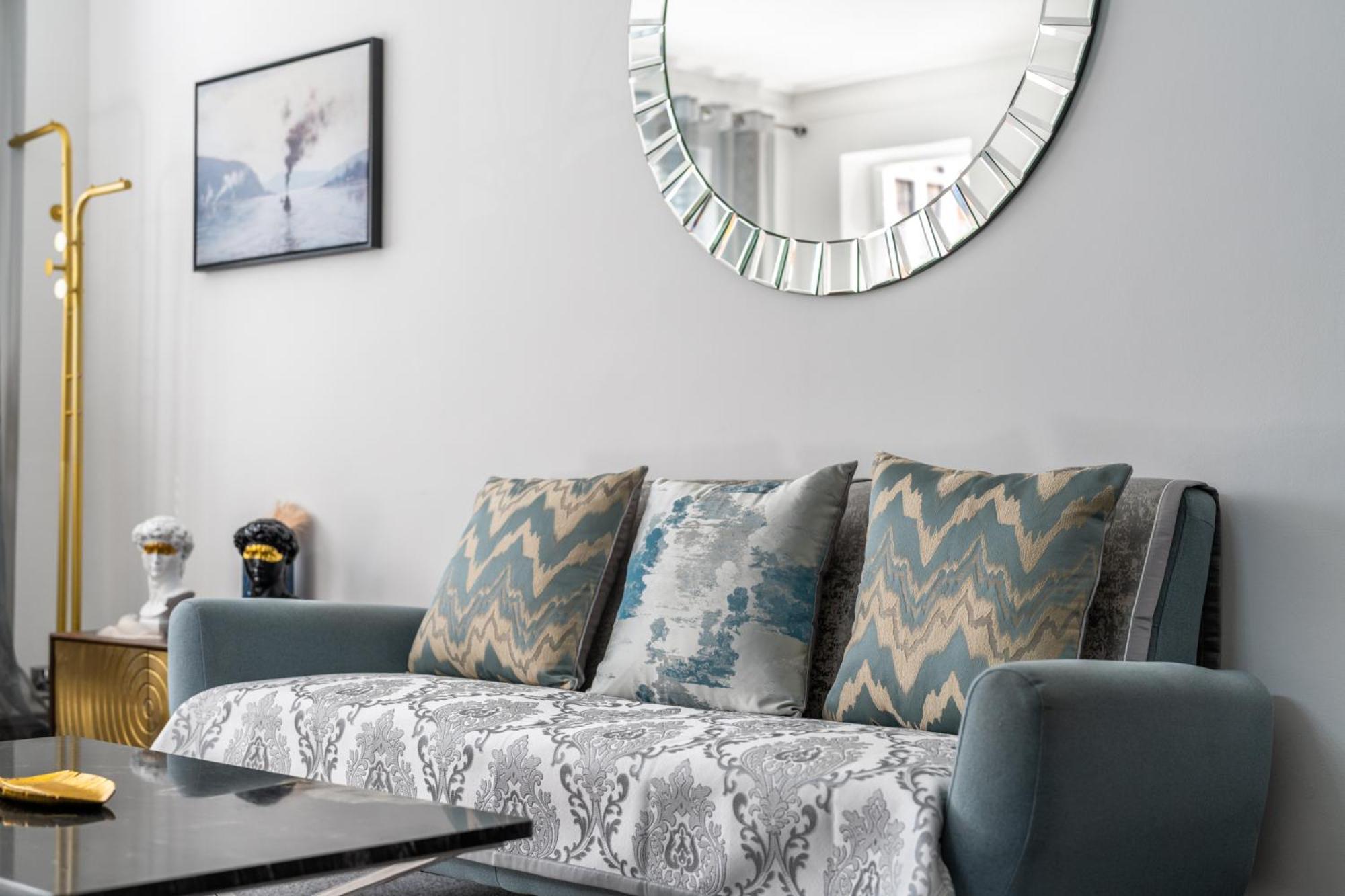 Deluxe With Terrace Over Harrods Apartment