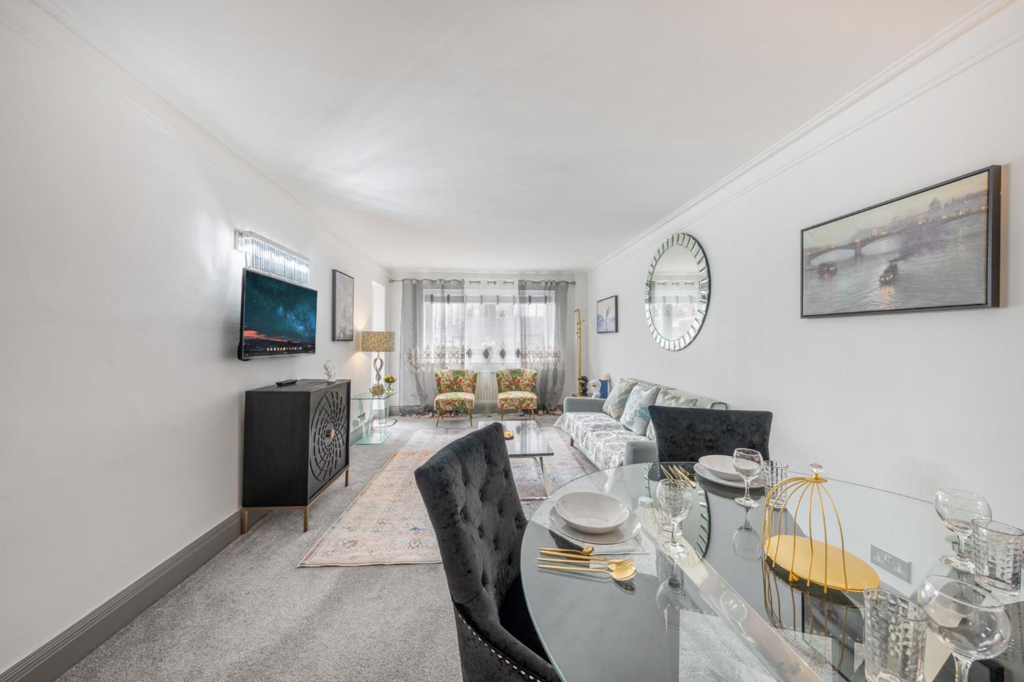 Deluxe With Terrace Over Harrods Apartment *