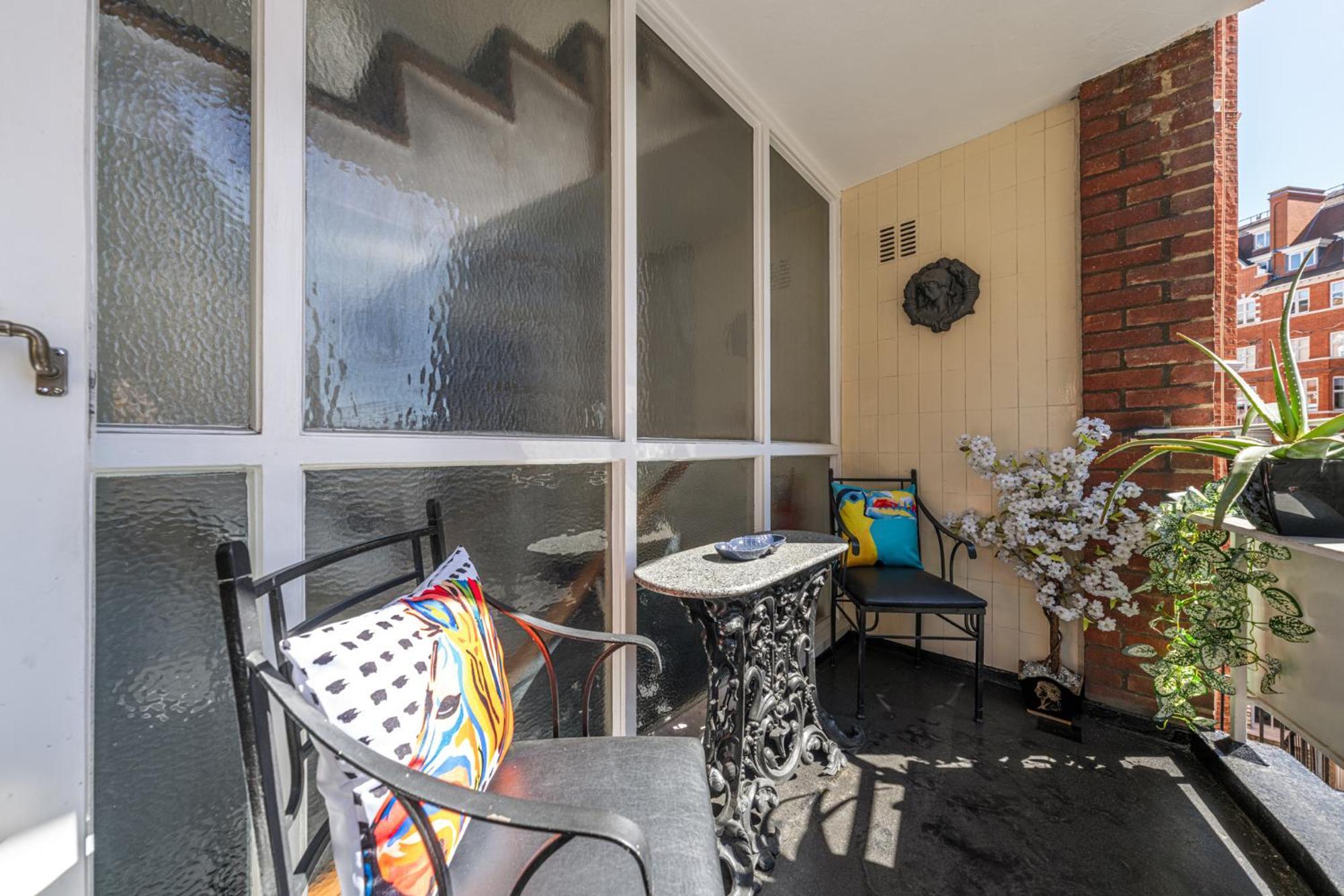 Deluxe With Terrace Over Harrods Apartment London