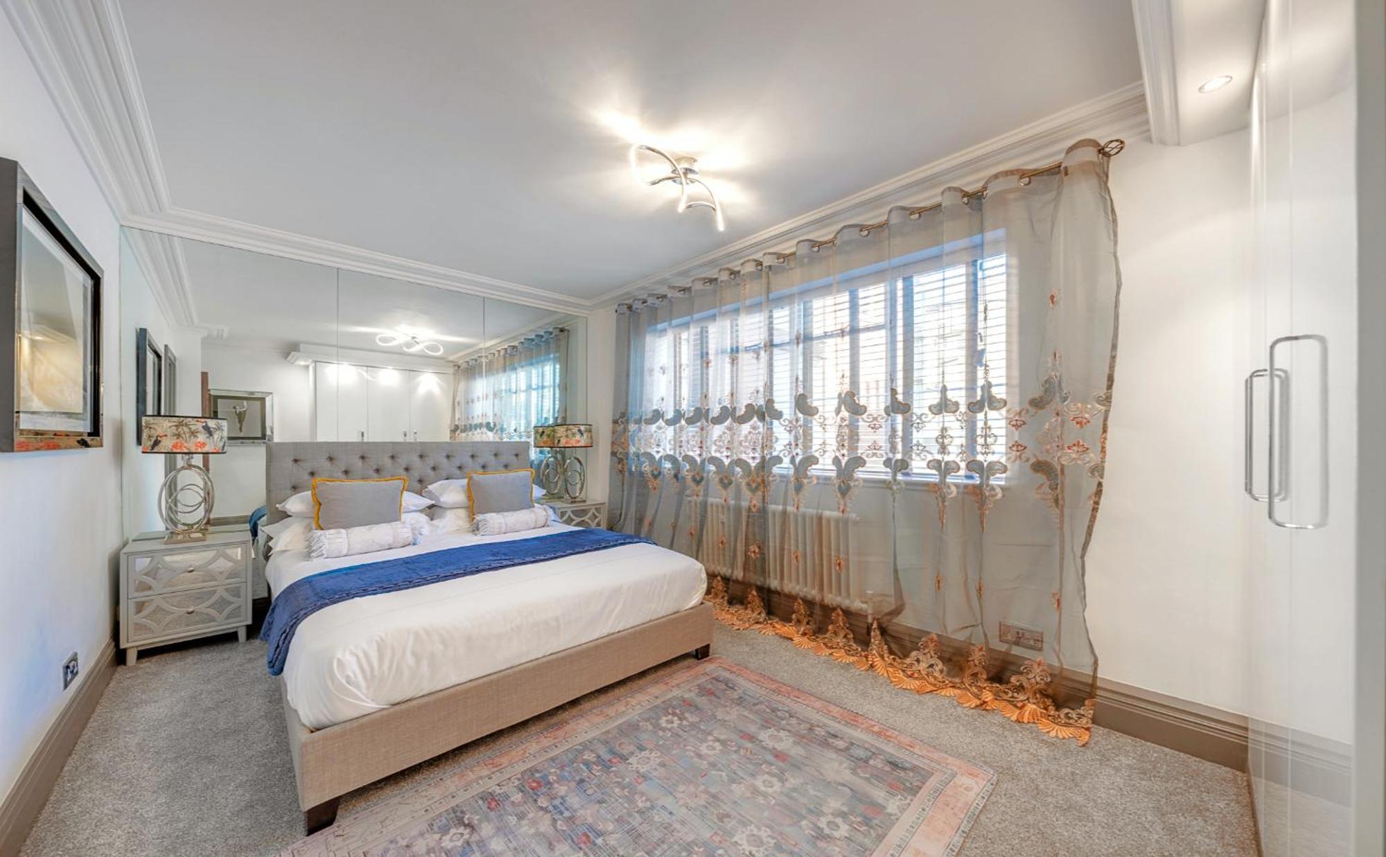 Deluxe With Terrace Over Harrods * London